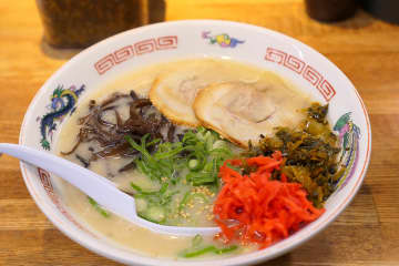 なぜ博多は「駅そば」ではなく「駅ラーメン」なのか　国鉄民営化から始まった
