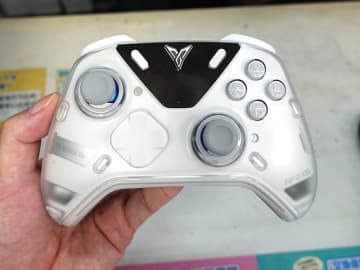 ボタン追加&低遅延になったFlydigi最上位ゲームパッド「APEX5」が登場、充電ドックも