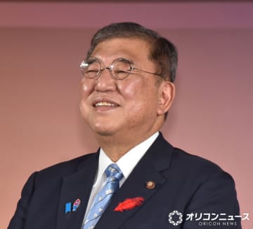 石破茂首相、現職の内閣総理大臣として29年ぶりの『メガネベストドレッサー賞』　サングラス姿も披露　視力は1.0超えも