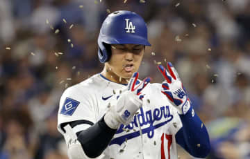 大谷、初戦で2発！いきなり先頭弾→6回ツーラン　ドジャースも圧勝【ワイルドカードシリーズ：ドジャース 対 レッズ】