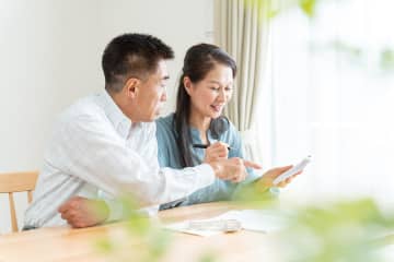 64歳「毎月10万円の赤字続き…。子や孫の援助をしたいけど、どうすれば？」FPが家計簿を診断！