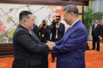 「伝統的友好を絶え間なく深化発展」金正恩氏、習近平氏に建国記念の祝電