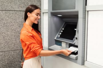 妻に毎月“10万円”仕送りしているけど贈与税はかかる？ 生活費と認められる範囲を解説