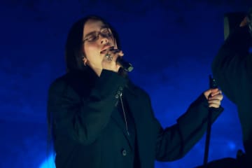 ビリー・アイリッシュ／グレイシー・エイブラムスら、再始動した修正第1条委員会で表現の自由への脅威に抗議