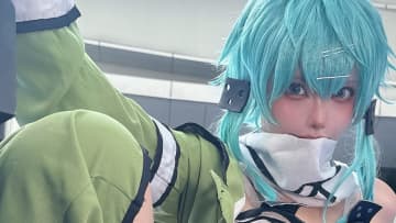 水羽えと、クールに大胆開脚