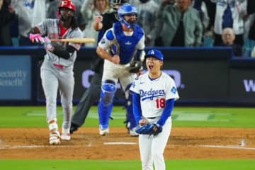山本由伸が証明した“エースの姿”　無死満塁→0封に米メディア絶賛の嵐「真に勝負強い」