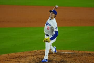 佐々木朗希、“胴上げ投手”　9回からPS初登板→100マイル連発に騒然、本拠地大歓声