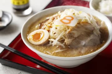 金沢工業大学の学生プロジェクトが考案した「濃厚旨撃らーめん」が８番らーめん金沢工大前店限定で販売