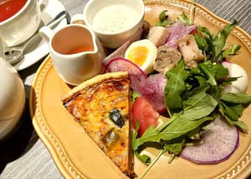 フルーツぎっしりタルトが主役のカフェでランチを「ラ・メゾン アンソレイユターブル」（千葉市中央区）