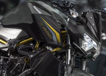 カワサキ「Z250 / Z400」が新カラー＆グラフィックで登場　11月発売開始
