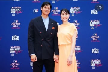 「スタイル抜群」真美子さん　爽やかモノトーンコーデで登場！約3カ月ぶりの“最新近影”にファン悶絶