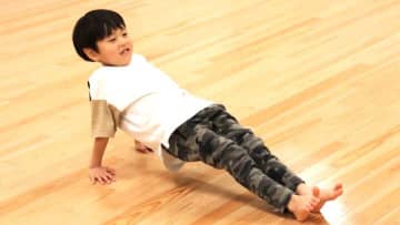 小学生におすすめの体幹トレーニング13選｜姿勢・集中力を育てる外遊び＆家トレ