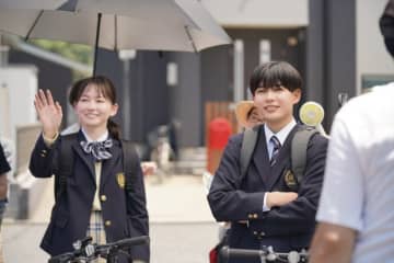長尾謙杜×山田杏奈『恋に至る病』笑顔あふれるメイキング写真解禁！　YouTube特番配信決定＆ダイジェスト映像到着