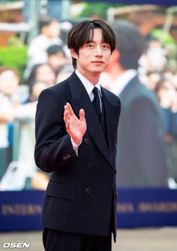 坂口健太郎、IU、チュ・ジフンらが続々登場！「ソウルドラマアワード2025」が華やかに開催