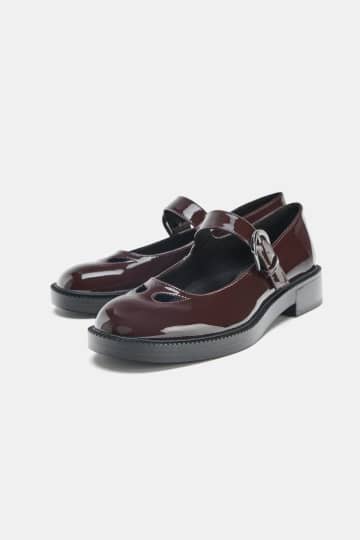 【ZARA】一点投入で即オシャ見え♡「ボルドー系シューズ」