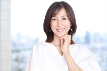 かとうれいこ56歳、水着でも魅せる“27年ぶりの写真集”　年齢を重ねることには「日々マイペースに抗ってる」