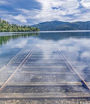【衝撃】ここ、日本です。北海道の『千と千尋の神隠し』みたいな絶景に「ハクが居そう」「カオナシが現れそう」とSNSで大反響