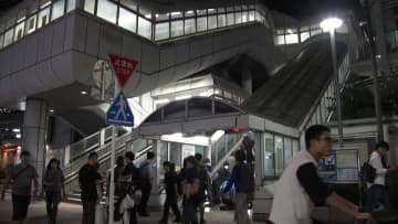 「上から人が落ちてきた」JR大森駅エスカレーターで30代男性転倒…男女2人巻き込み3人けが　転倒男性は酒に酔っていたか　東京