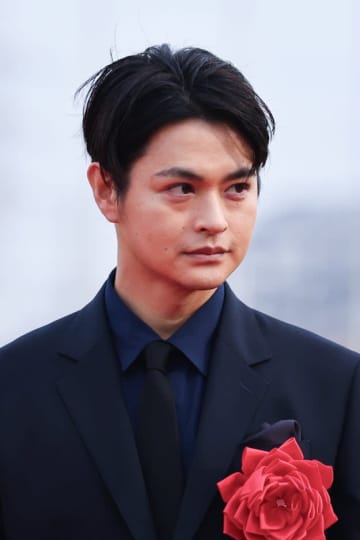 「美月ちゃんそっくり」瀬戸康史の最新ショットにSNS沸く「年々似てくるの？」「ギャップえぐい」