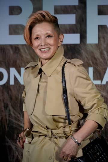 「うわっ！」夏木マリの足みせショットに反響「なんてセクシーな」「海外セレブにも負けない」