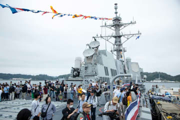 米政府機関閉鎖の余波、横須賀にも　基地一般開放や花火大会中止に　予算案可決まで在日米軍は「無給」？