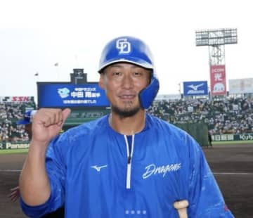 中日・中田翔、引退試合後の粋すぎるフィナーレ…両軍で背番号と同じ6度の胴上げに「やっぱり偉大選手は引退するときも違うよね」の声も