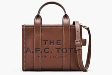 マーク ジェイコブス×A.P.C.“スクールバッグ風”ブラウンレザーの「ザ トート バッグ」
