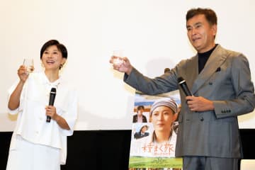 石原良純が映画のトークショーに出演　日本酒片手にご機嫌「外国に羽ばたいていける一つの文化」