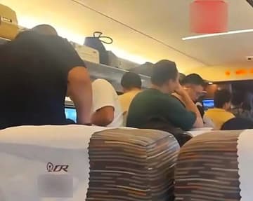 高速鉄道が定員超過により緊急停車、「切符ない客」が降ろされる―中国