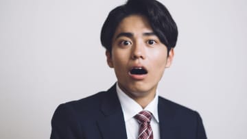 もしかして、部長ですか？28歳サラリーマン、夜8時、玄関のドアを開けると「汗だくの元部長」。思いがけない再会に絶句