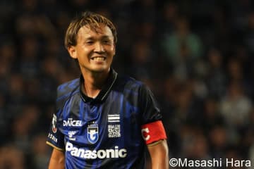 G大阪戦で分かった｢最下位・新潟｣が最初にすべきこと(2)新井泰貴の先制点が証明した｢攻撃でのプラス面」、宇佐美貴史の同点弾で露呈した｢守備でのマイナス面」