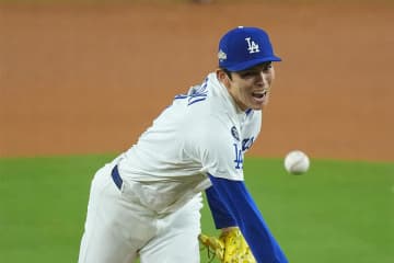 最速163キロ！三者凡退で完璧リリーフ 佐々木朗希がポストシーズンで堂々のデビュー