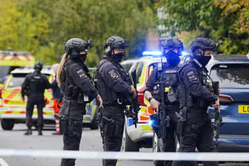 シナゴーグの殺傷事件は「テロ」、射殺の容疑者は「爆発物のようなもの」着用　英警察