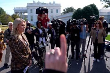 米、政府職員数千人の解雇を検討か　予算失効受け