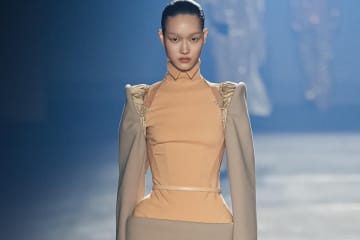 ミュグレー2026年春夏ウィメンズコレクション - 内なる官能性を引き出す服