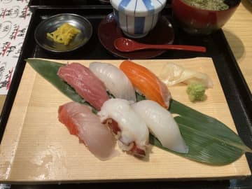 福井県のすしの下から〝発掘〟された恐竜に5.7万人興奮　「粋だなぁ」「これはアツい！」