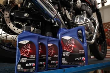 夏場のバイクのオイル交換におすすめ！輸入車にも純正採用されるELF(エルフ)が選ばれるワケ