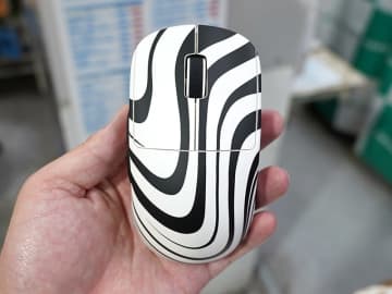 Pulsarの軽量ゲーミングマウス「X2 CrazyLight」にゼブラ柄デザインの新モデル