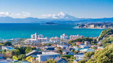年金月22万円・持ち家売却益1,800万円の70歳夫婦が「憧れの海辺暮らし」を始めて1年→帰省した息子が驚いた〈生活の変化〉