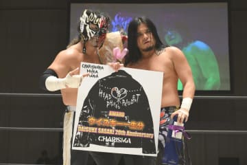 【DDT】“カリスマ”佐々木大輔が20周年記念試合でエル・デスペラードとのタッグで快勝！「今日はバンドの正式なデビューだから、次は武道館を目指す」