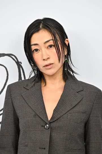 宇多田ヒカル、パリでまさかの落とし物を発見。「タイムスリップしたみたい」「中身のデータが気になる」とファン