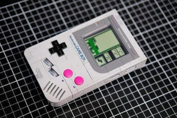 LEGOゲームボーイが本当に遊べる！ 改造クリエイターが実機対応に成功