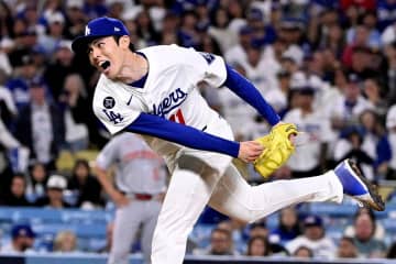【MLB】「守護神・佐々木朗希」の圧巻投球にチームメートが舌を巻く　苦戦続きのスコットも「あいつは本当にえげつない」と呆れ顔