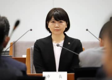 ラブホ密会の小川晶市長、男女関係は否定続行！相手男性は「懲戒処分の予定」