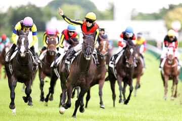 日本競馬の夢、再び――凱旋門賞に3頭参戦。ダービー馬クロワデュノールらが挑む欧州の壁、歴史の扉