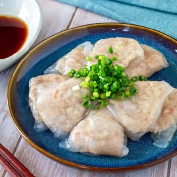 【ライスペーパー余ってたらやって！】「この発想、天才すぎ！」包むだけだから簡単！もちもち水ギョーザのレシピ