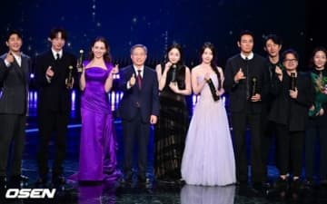 【PHOTO】坂口健太郎＆IU＆チュ・ジフンら「ソウルドラマアワード2025」授賞式に出席
