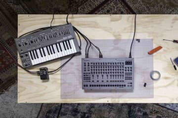 ローランドがリズムマシン『TR-1000』発表　『TR-808』『TR-909』サウンドを継承するアナログ音源搭載