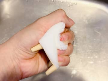 【ダイソー】水アカ掃除の救世主　『立つおそうじキューブ』で水回りがピッカピカ！