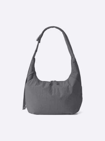 「バッグ重くて肩バキバキ」を解決！【GU】A4サイズもすっぽり入る「優秀ショルダー」